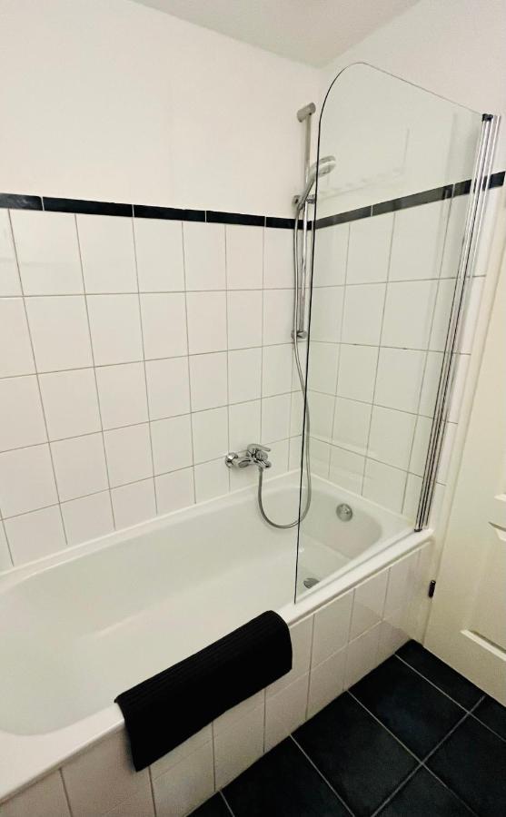 Aycatcherhomes - Top Lage I 4 Personen I 2 Schlafzimmer I Zentral I Altstadt Marburg I Naehe Fluss Lahn I Wlan I Apartment Sirius エクステリア 写真
